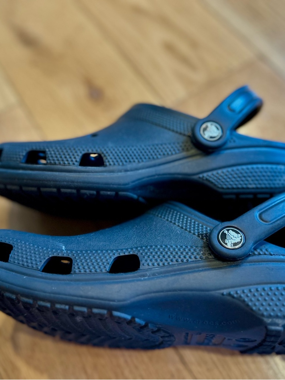 Size 7 M / 9 W black Crocs Comfort Clogs - Picture 3 of 11